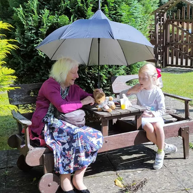 Ladies Classic Black Pagoda Umbrella – the “Parisian Parasol”